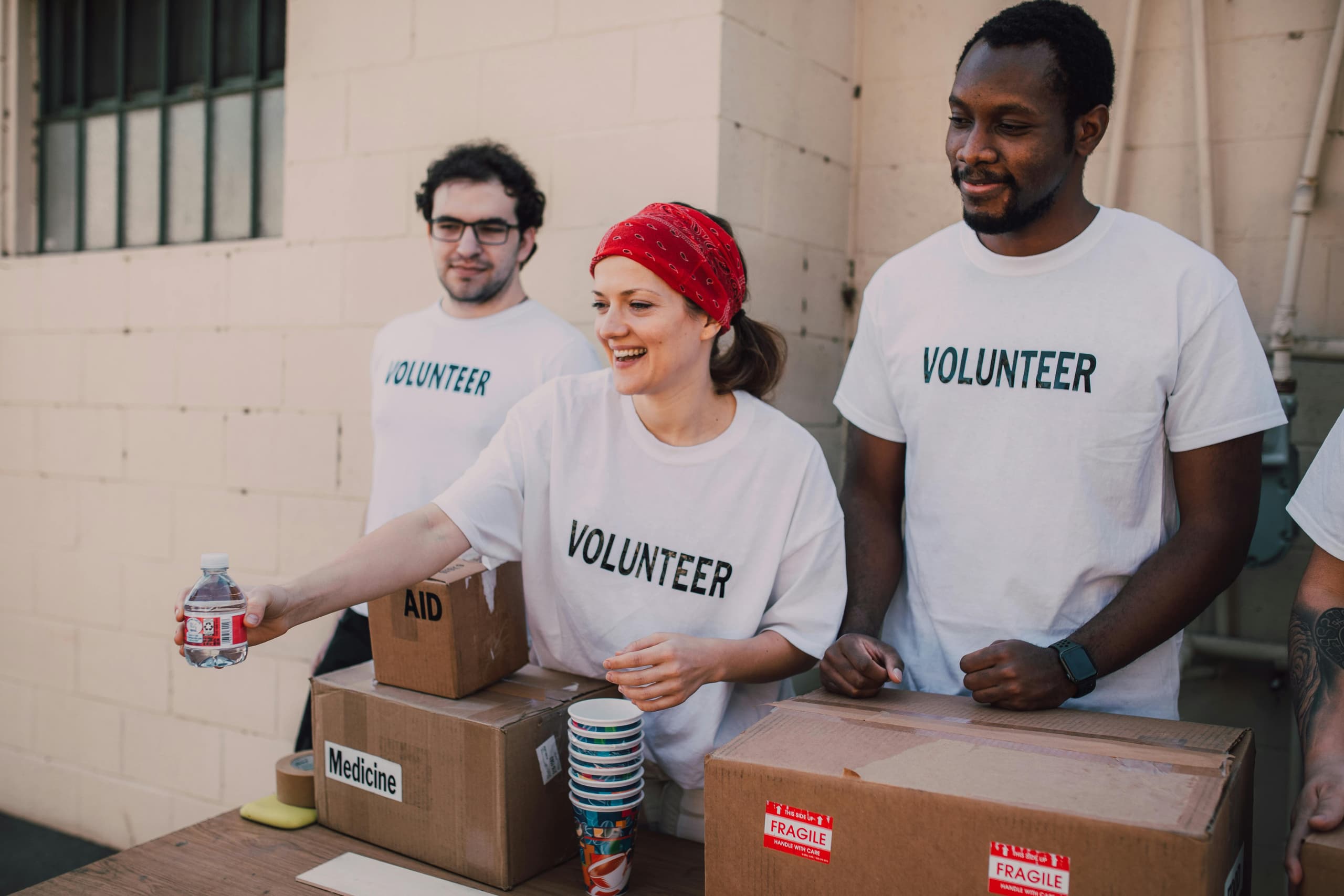 People donating food